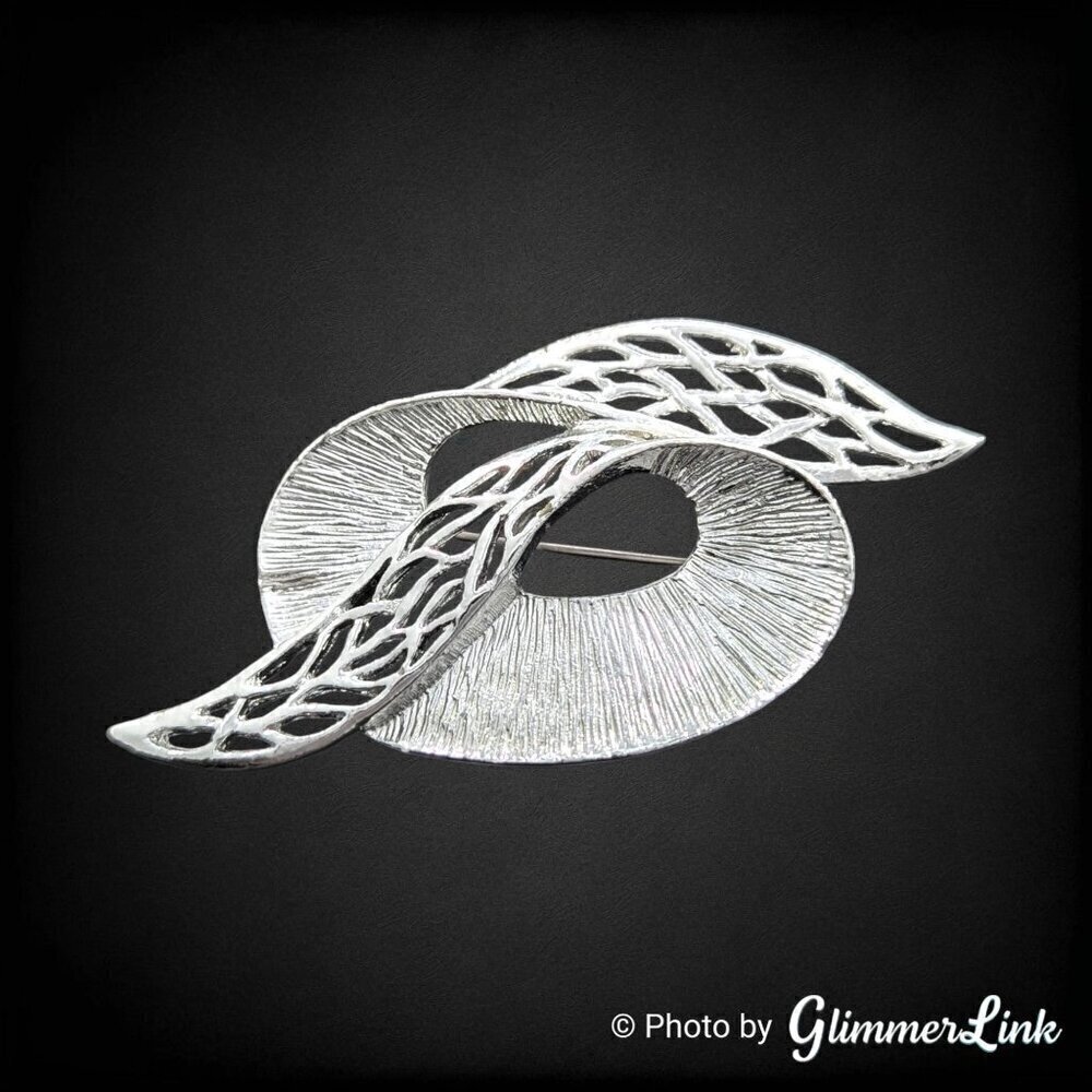 Vintage Celebrity NY Abstract Textured Swirl Ribbon Silver Tone Brooch